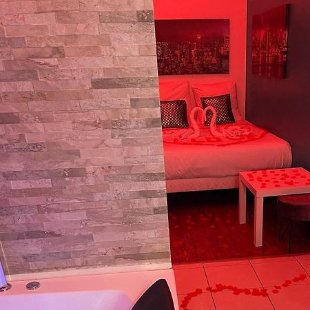 Spa Enzo Appartement Avec Jacuzzi Privatif Lyon Luaran gambar