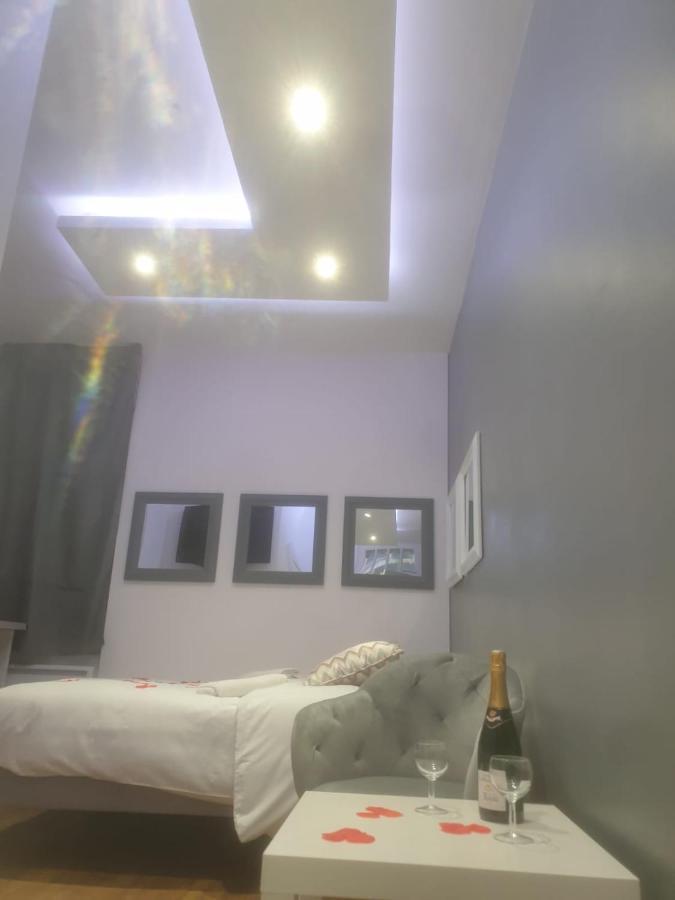 Spa Enzo Appartement Avec Jacuzzi Privatif Lyon Luaran gambar