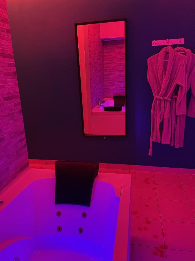 Spa Enzo Appartement Avec Jacuzzi Privatif Lyon Luaran gambar