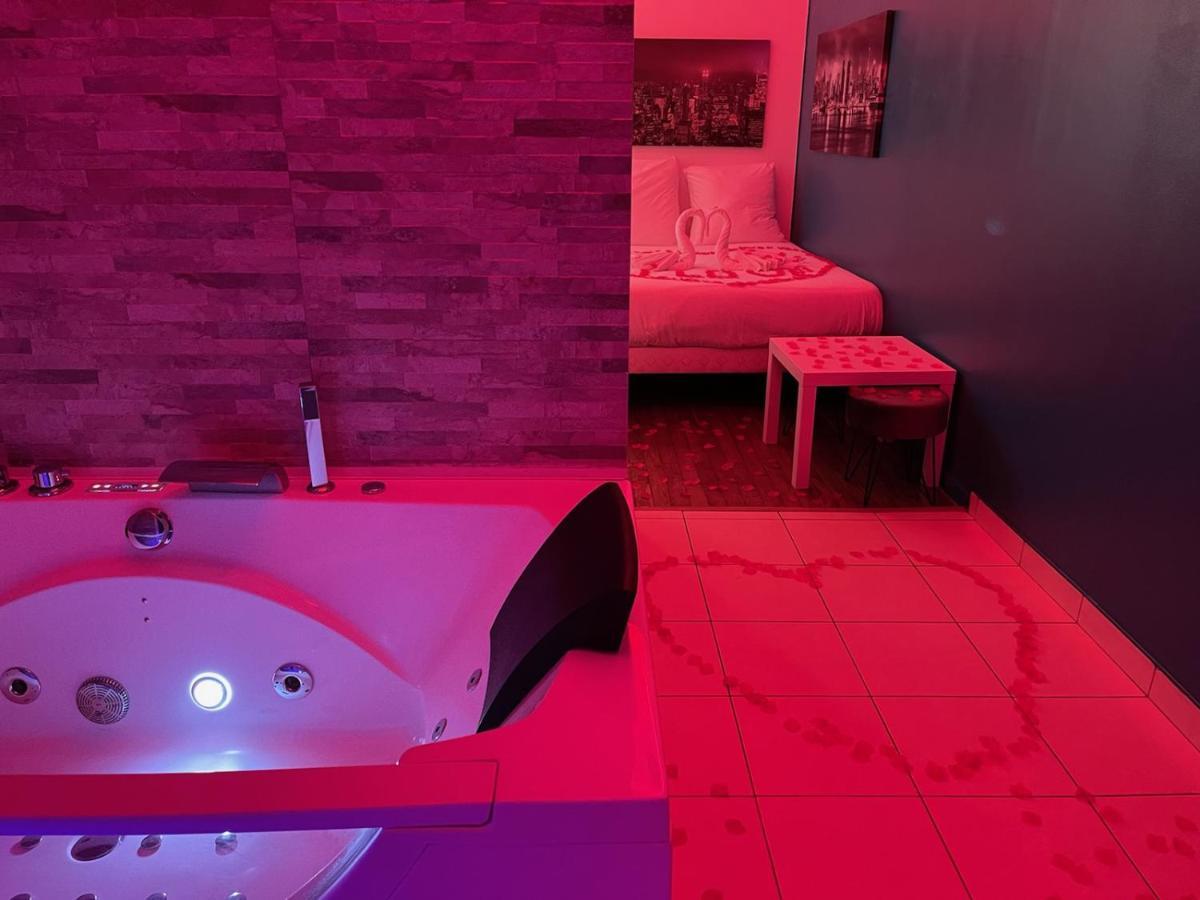 Spa Enzo Appartement Avec Jacuzzi Privatif Lyon Luaran gambar